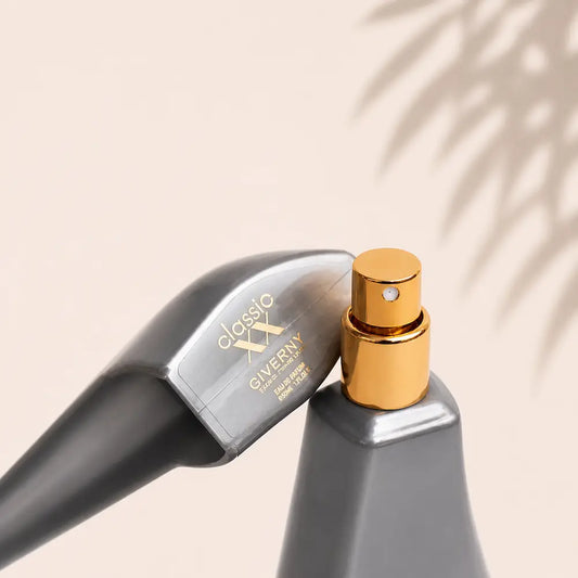 Perfume Giverny Classic XX com tampa e vaporizador dourado equivalencia a Narciso Rodriguez For Her