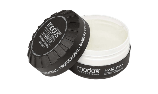 alt="Cera Preta marca Modus - Cera modeladora de fixação extra forte, ideal para penteados estruturados e controle absoluto, proporcionando um acabamento duradouro e brilhante."