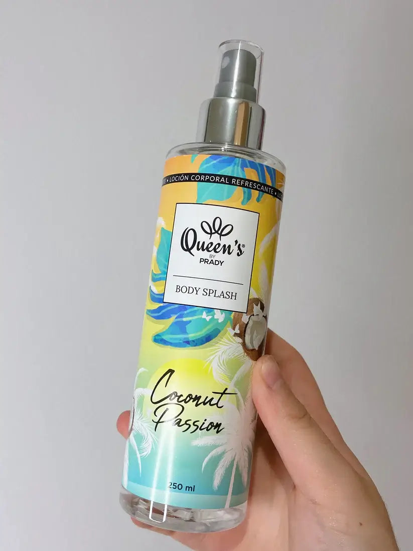 alt="Coconut Passion - Bruma Corporal marca Queen's Inspiração Victoria's Secret - Bruma hidratante com fragrância de côco, ideal para refrescar e perfumar a pele, proporcionando uma sensação de frescor tropical e um aroma envolvente."