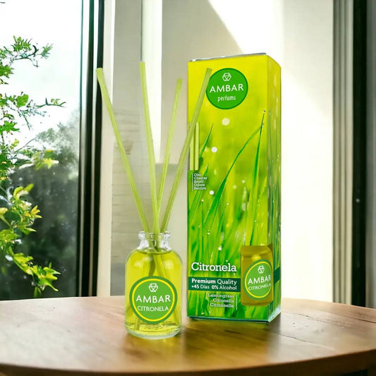 alt="Citronela - Mikado marca Âmbar - Difusor de ambiente com fragrância de citronela, ideal para repelir insetos e criar um ambiente refrescante e agradável com um toque cítrico."