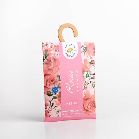 alt="Ambientador Armário Rosas Intenso marca La Casa de Los Aromas - Ambientador para armário com aroma intenso de rosas da marca La Casa de Los Aromas"